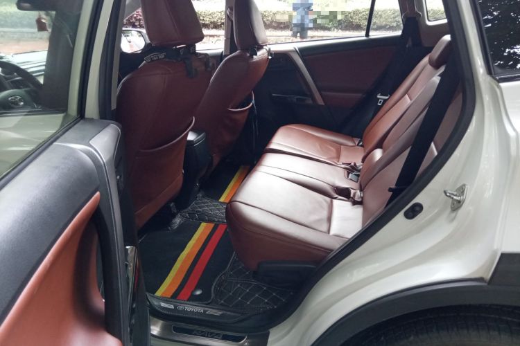 Used Toyota RAV4 2018 2.0L CVT Two-Wheel Drive Fashion X Edition Left Rear Seat