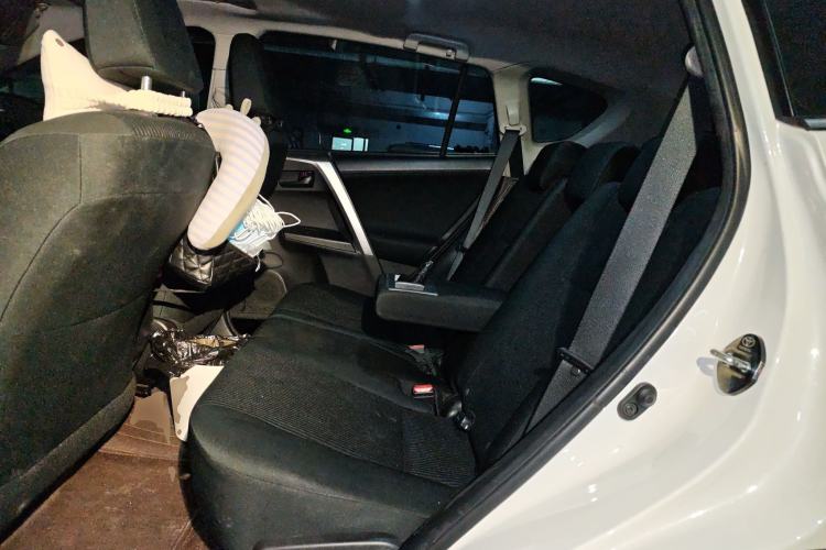 Used Toyota RAV4 2018 2.0L CVT Two-Wheel Drive Fashion X Edition Left Rear Seat