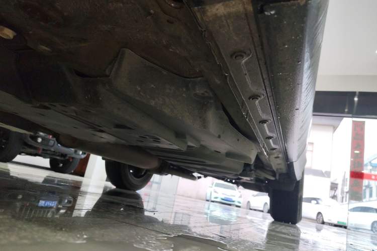 Used Toyota RAV4 2018 2.0L CVT Two-Wheel Drive Fashion X Edition Left Side Sill