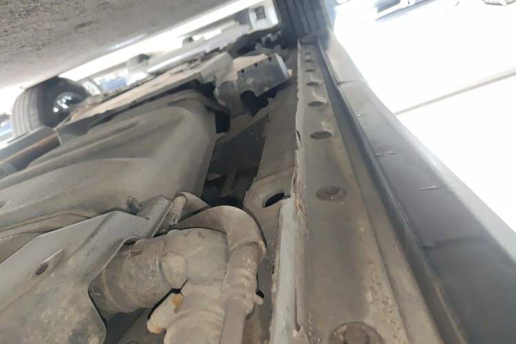 Used Toyota RAV4 2018 2.0L CVT Two-Wheel Drive Fashion X Edition Left Side Sill