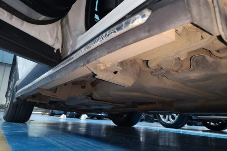 Used Toyota RAV4 2018 2.5L Automatic 4x4 Elite i Edition Left Side Sill