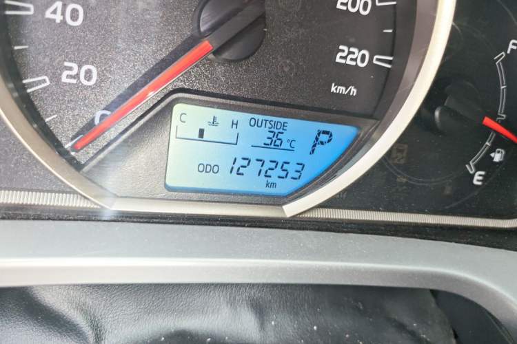 Used Toyota RAV4 2018 2.0L CVT Two-Wheel Drive Fashion X Edition Odometer Close Up