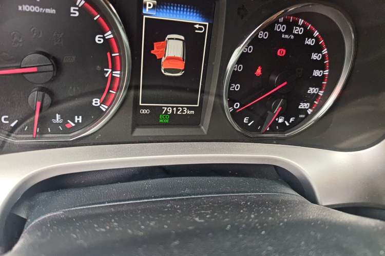 Used Toyota RAV4 2018 2.5L Automatic 4x4 Elite i Edition Odometer Close Up