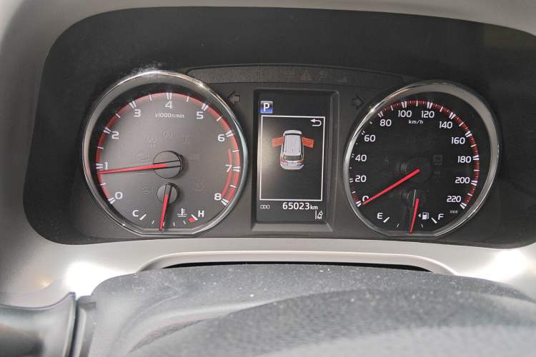 Used Toyota RAV4 2018 2.5L Automatic 4x4 Elite i Edition Odometer Close Up