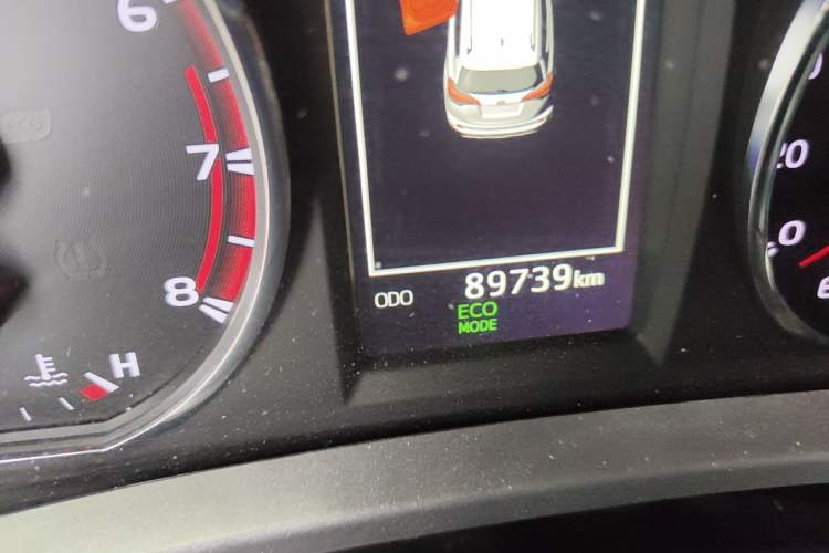 Used Toyota RAV4 2018 2.0L CVT Two-Wheel Drive Fashion X Edition Odometer Close Up