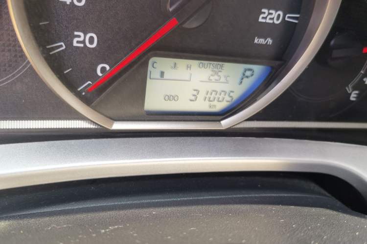 Used Toyota RAV4 2018 2.0L CVT Two-Wheel Drive Fashion X Edition Odometer Close Up