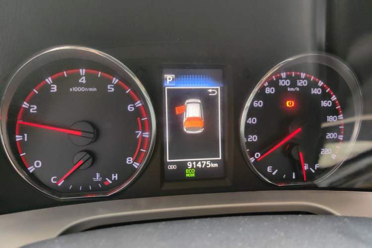 Used Toyota RAV4 2018 2.5L Automatic 4x4 Elite i Edition Odometer Close Up