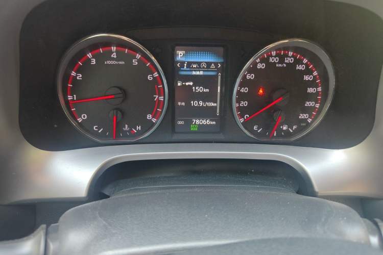 Used Toyota RAV4 2018 2.5L Automatic 4x4 Elite i Edition Odometer Close Up