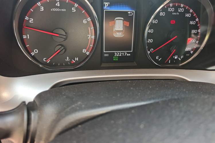 Used Toyota RAV4 2018 2.5L Automatic 4x4 Elite i Edition Odometer Close Up