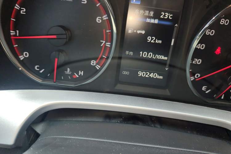 Used Toyota RAV4 2018 2.5L Automatic 4x4 Elite i Edition Odometer Close Up