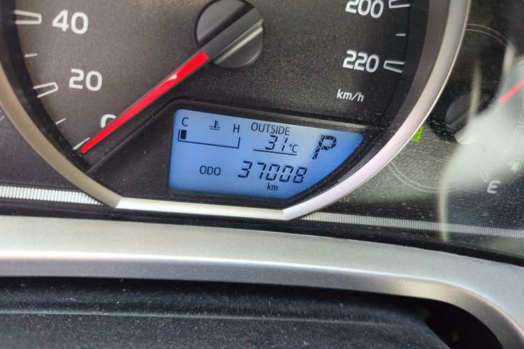 Used Toyota RAV4 2018 2.0L CVT Two-Wheel Drive Fashion X Edition Odometer Close Up