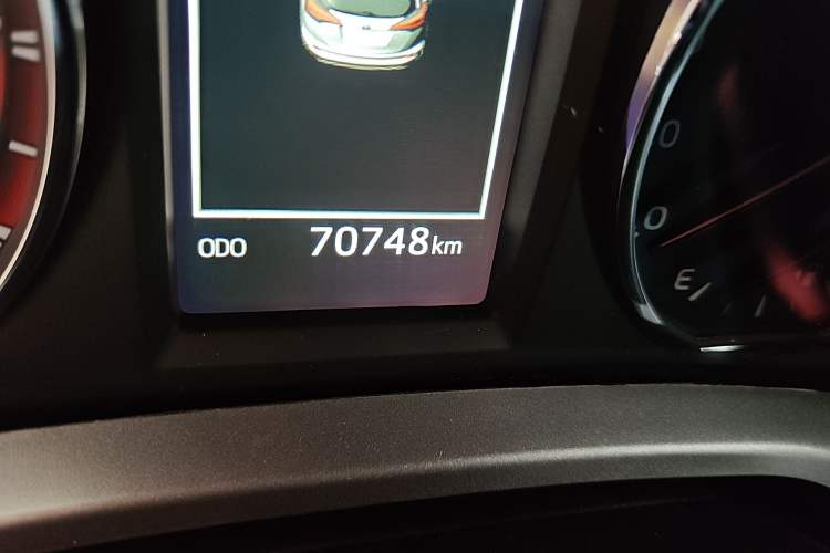 Used Toyota RAV4 2018 2.5L Automatic 4x4 Elite i Edition Odometer Close Up
