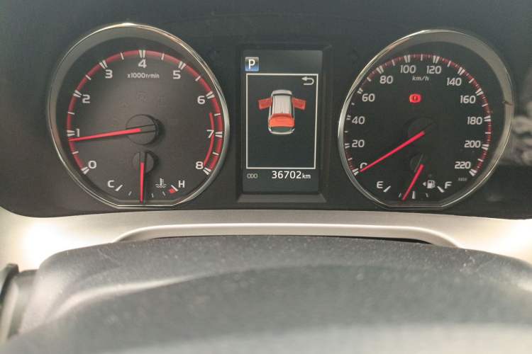 Used Toyota RAV4 2018 2.5L Automatic 4x4 Elite i Edition Odometer Close Up