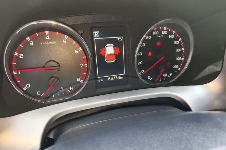 Used Toyota RAV4 2018 2.5L Automatic 4x4 Elite i Edition Odometer Close Up