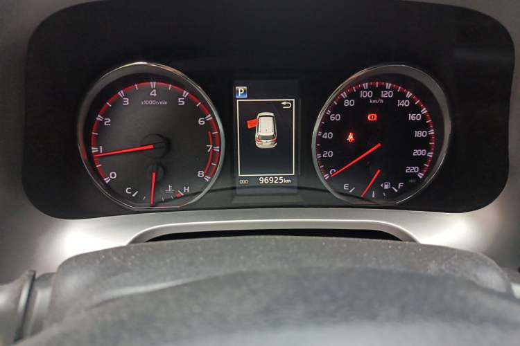Used Toyota RAV4 2018 2.5L Automatic 4x4 Elite i Edition Odometer Close Up