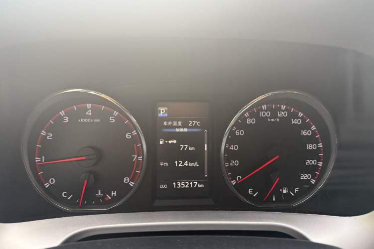 Used Toyota RAV4 2018 2.5L Automatic 4x4 Elite i Edition Odometer Close Up