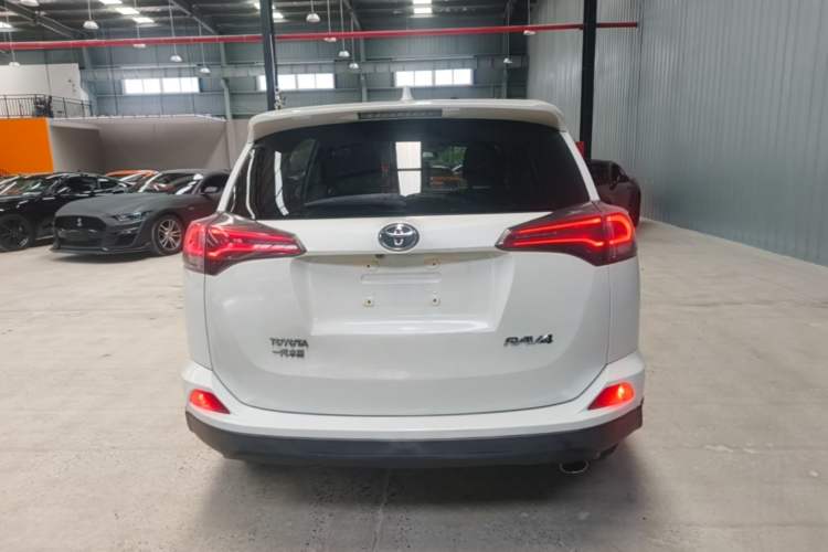 Used Toyota RAV4 2018 2.0L CVT Two-Wheel Drive Fashion X Edition Rear
