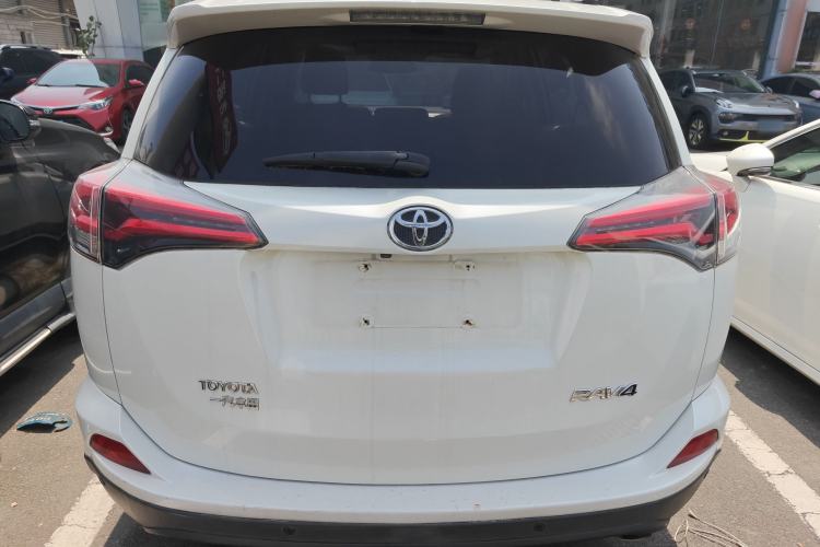 Used Toyota RAV4 2018 2.0L CVT Two-Wheel Drive Fashion X Edition Rear