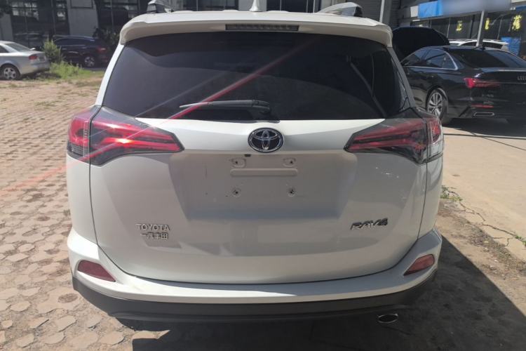 Used Toyota RAV4 2018 2.0L CVT Two-Wheel Drive Fashion X Edition Rear
