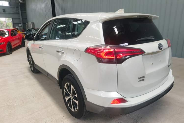 Used Toyota RAV4 2018 2.0L CVT Two-Wheel Drive Fashion X Edition Rear Left 45 Deg
