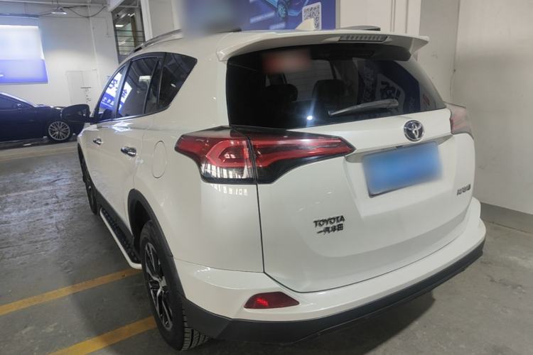 Used Toyota RAV4 2018 2.0L CVT Two-Wheel Drive Fashion X Edition Rear Left 45 Deg