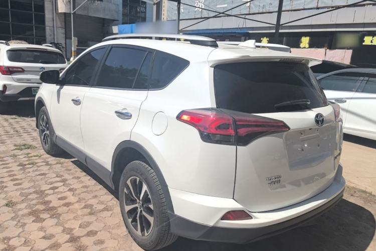 Used Toyota RAV4 2018 2.0L CVT Two-Wheel Drive Fashion X Edition Rear Left 45 Deg
