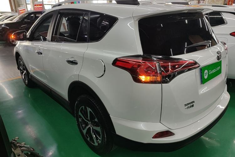 Used Toyota RAV4 2018 2.0L CVT Two-Wheel Drive Fashion X Edition Rear Left 45 Deg