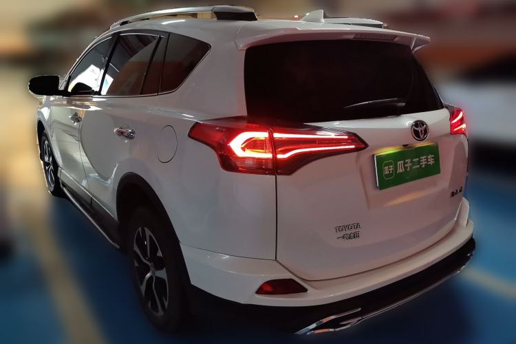 Used Toyota RAV4 2018 2.0L CVT Two-Wheel Drive Fashion X Edition Rear Left 45 Deg