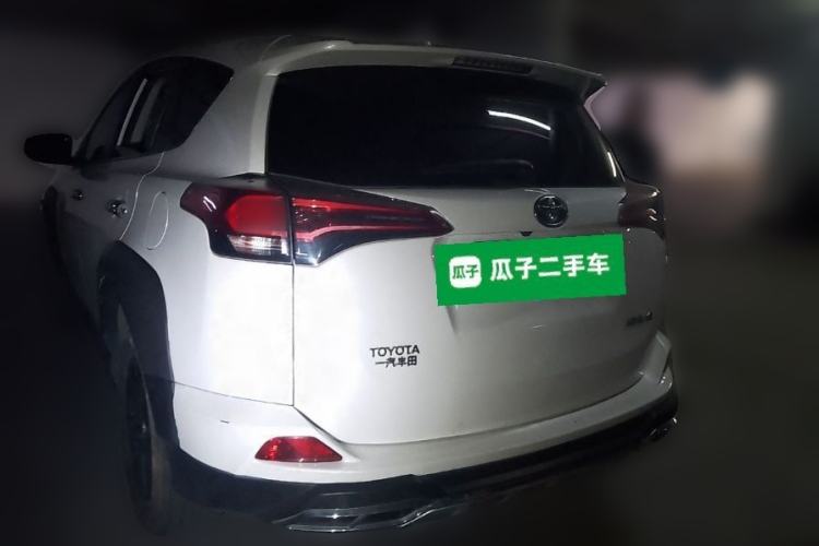 Used Toyota RAV4 2018 2.0L CVT Two-Wheel Drive Fashion X Edition Rear Left 45 Deg
