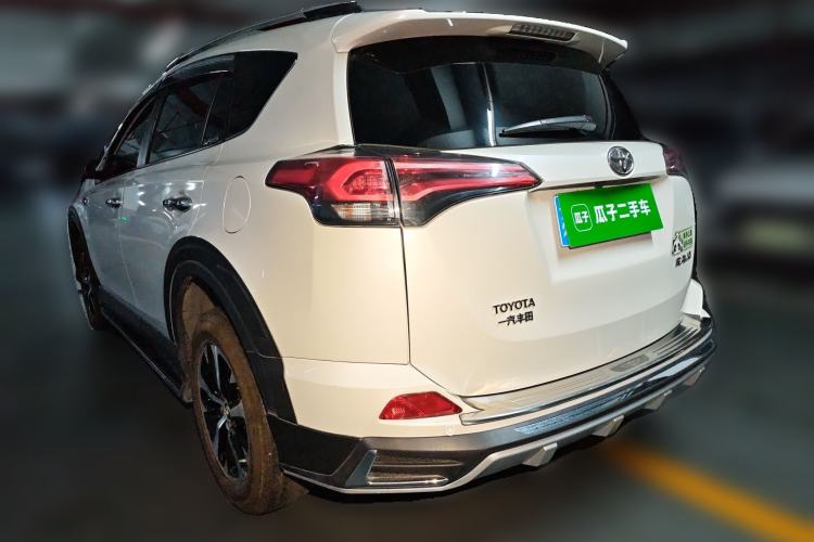 Used Toyota RAV4 2018 2.0L CVT Two-Wheel Drive Fashion X Edition Rear Left 45 Deg