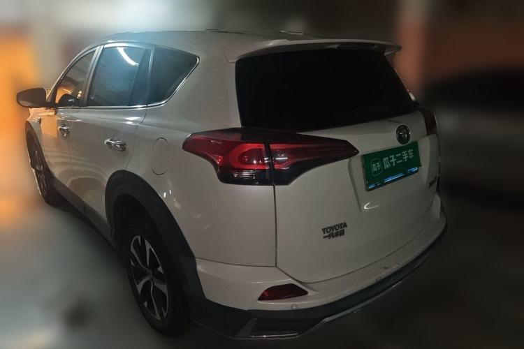 Used Toyota RAV4 2018 2.0L CVT Two-Wheel Drive Fashion X Edition Rear Left 45 Deg