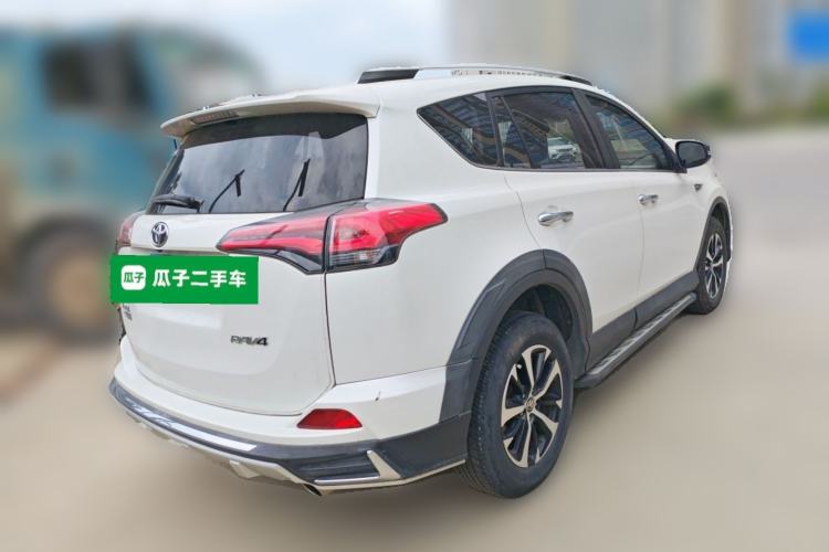 Used Toyota RAV4 2018 2.0L CVT Two-Wheel Drive Fashion X Edition Rear Right 45 Deg