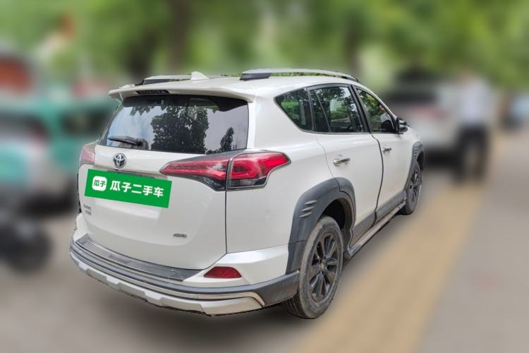 Used Toyota RAV4 2018 2.0L CVT Two-Wheel Drive Fashion X Edition Rear Right 45 Deg