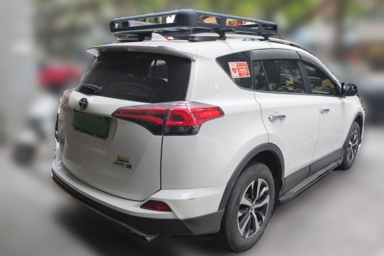 Used Toyota RAV4 2018 2.0L CVT Two-Wheel Drive Fashion X Edition Rear Right 45 Deg