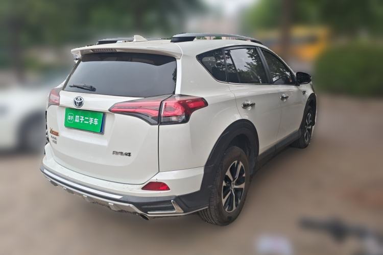 Used Toyota RAV4 2018 2.0L CVT Two-Wheel Drive Fashion X Edition Rear Right 45 Deg