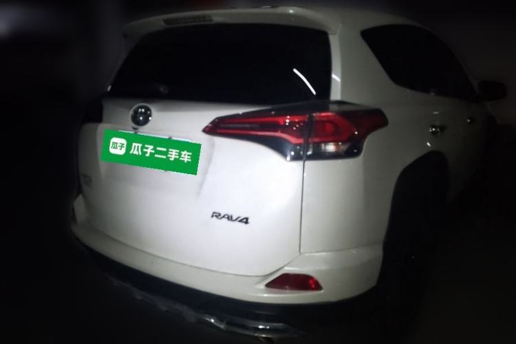 Used Toyota RAV4 2018 2.0L CVT Two-Wheel Drive Fashion X Edition Rear Right 45 Deg