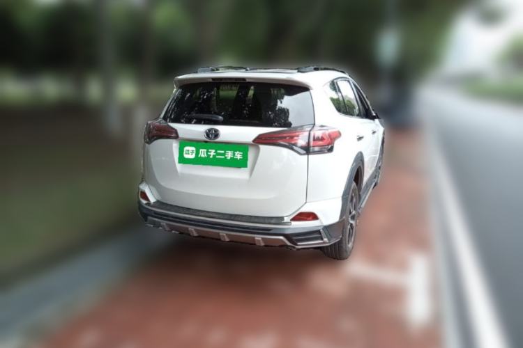 Used Toyota RAV4 2018 2.0L CVT Two-Wheel Drive Fashion X Edition Rear Right 45 Deg