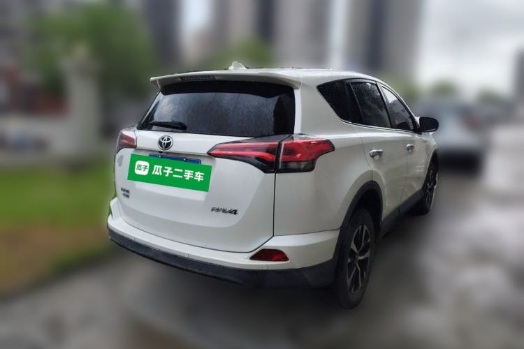 Used Toyota RAV4 2018 2.0L CVT Two-Wheel Drive Fashion X Edition Rear Right 45 Deg
