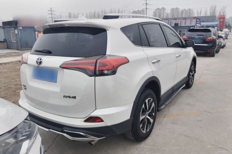 Used Toyota RAV4 2018 2.0L CVT Two-Wheel Drive Fashion X Edition Rear Right 45 Deg