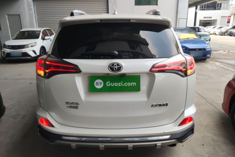 Used Toyota RAV4 2018 2.0L CVT Two-Wheel Drive Fashion X Edition Rear