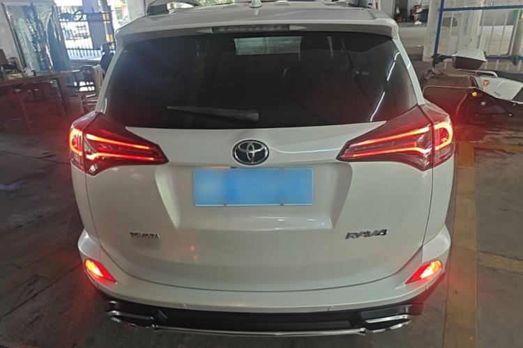 Used Toyota RAV4 2018 2.0L CVT Two-Wheel Drive Fashion X Edition Rear