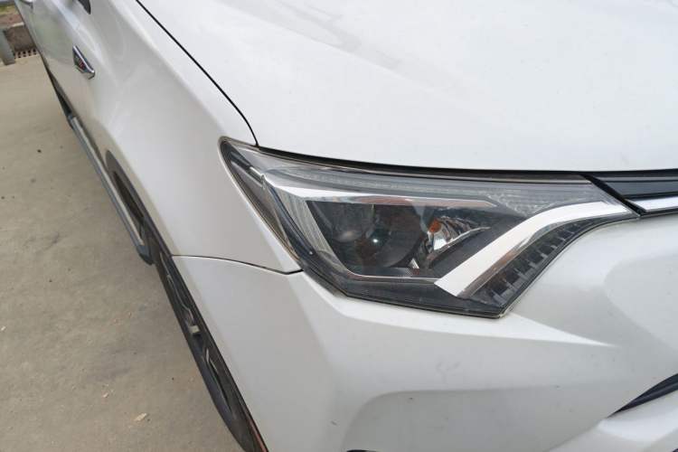 Used Toyota RAV4 2018 2.0L CVT Two-Wheel Drive Fashion X Edition Right Front Headlight