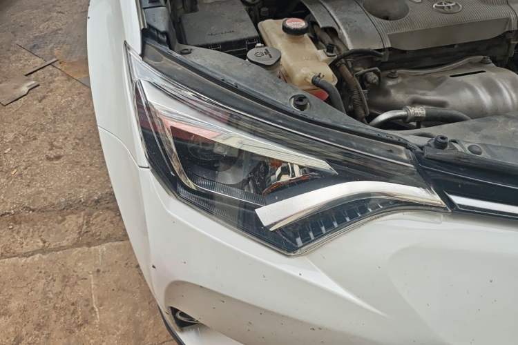Used Toyota RAV4 2018 2.5L Automatic 4x4 Elite i Edition Right Front Headlight