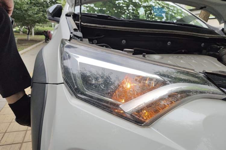Used Toyota RAV4 2018 2.0L CVT Two-Wheel Drive Fashion X Edition Right Front Headlight