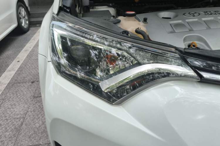 Used Toyota RAV4 2018 2.0L CVT Two-Wheel Drive Fashion X Edition Right Front Headlight