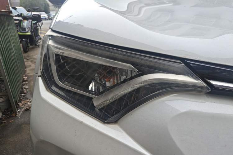 Used Toyota RAV4 2018 2.5L Automatic 4x4 Elite i Edition Right Front Headlight