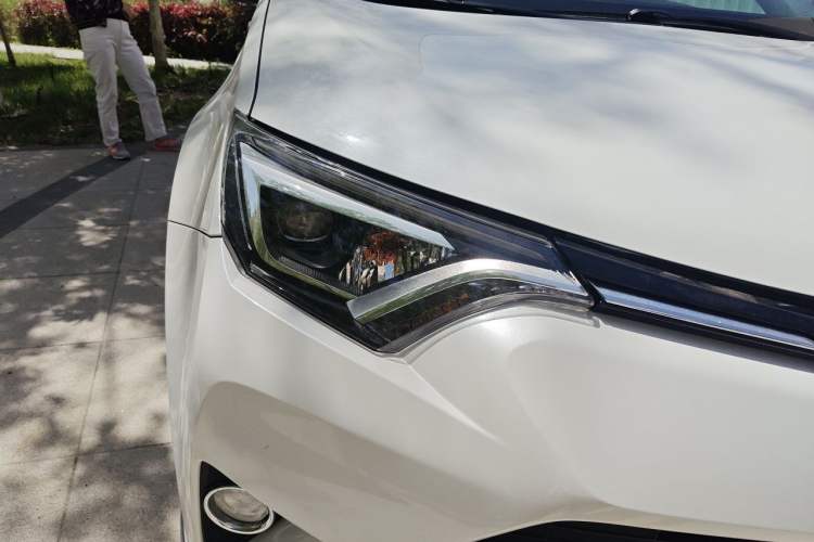 Used Toyota RAV4 2018 2.5L Automatic 4x4 Elite i Edition Right Front Headlight