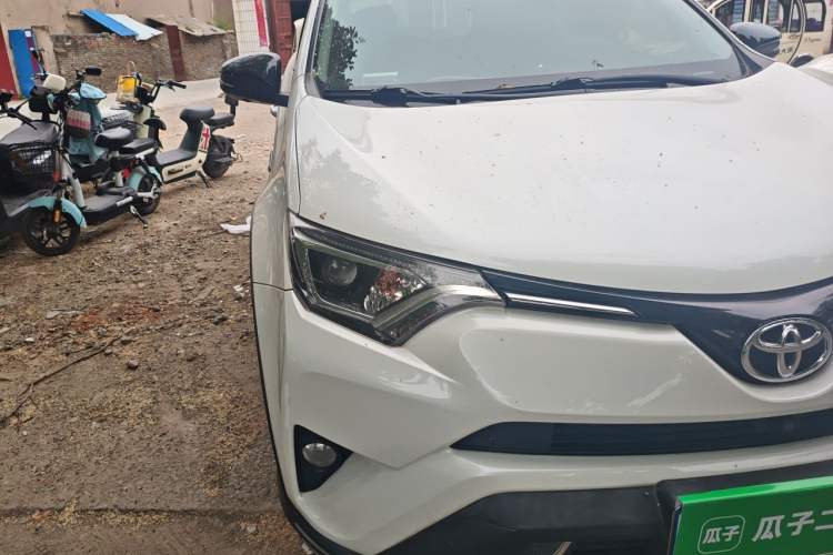 Used Toyota RAV4 2018 2.0L CVT Two-Wheel Drive Fashion X Edition Right Front Headlight