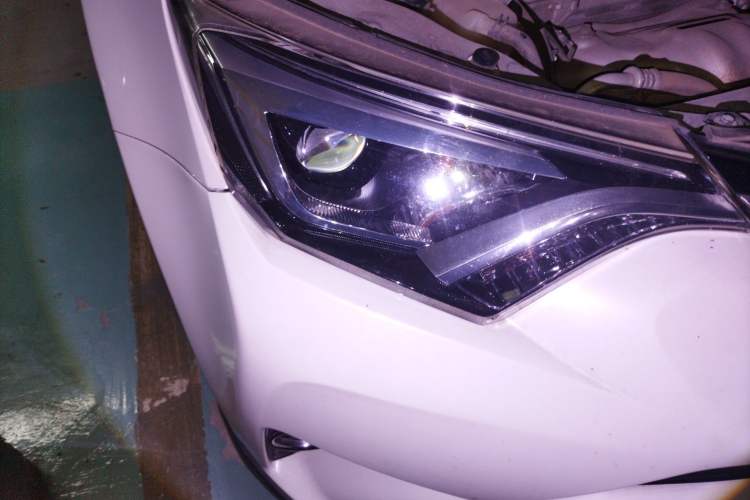 Used Toyota RAV4 2018 2.5L Automatic 4x4 Elite i Edition Right Front Headlight
