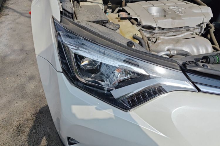 Used Toyota RAV4 2018 2.5L Automatic 4x4 Elite i Edition Right Front Headlight